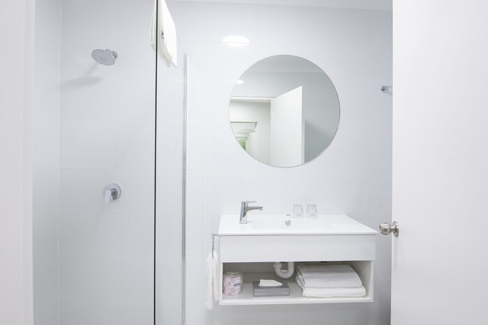 Superior room bathroom portrat
