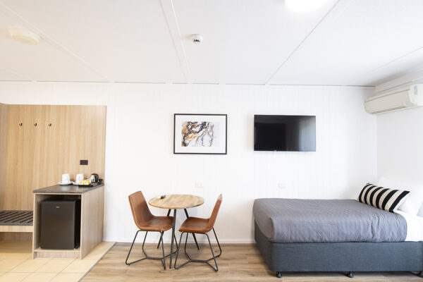 classic room plus TV wall